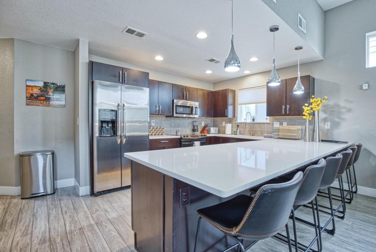 Modern Townhome Near Old Town, Breweries, & River! Форт Колинс Екстериор снимка