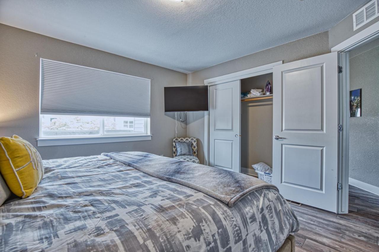 Modern Townhome Near Old Town, Breweries, & River! Форт Колинс Екстериор снимка